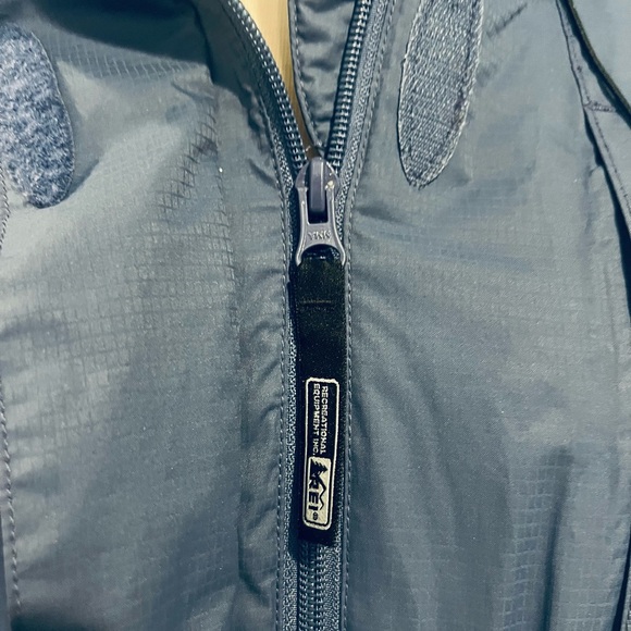 REI Retro Blue Windbreaker Jacket with Water-Resistant Material - Picture 4 of 12